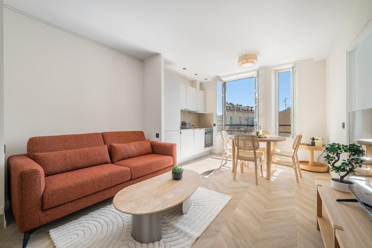 Apartment 2-bedroom - Sleeps 4 - Place Massena *