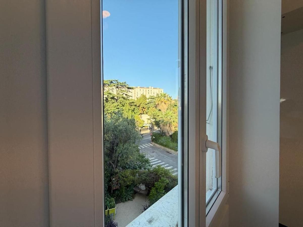 Apartment Bright With Garden Near Nice