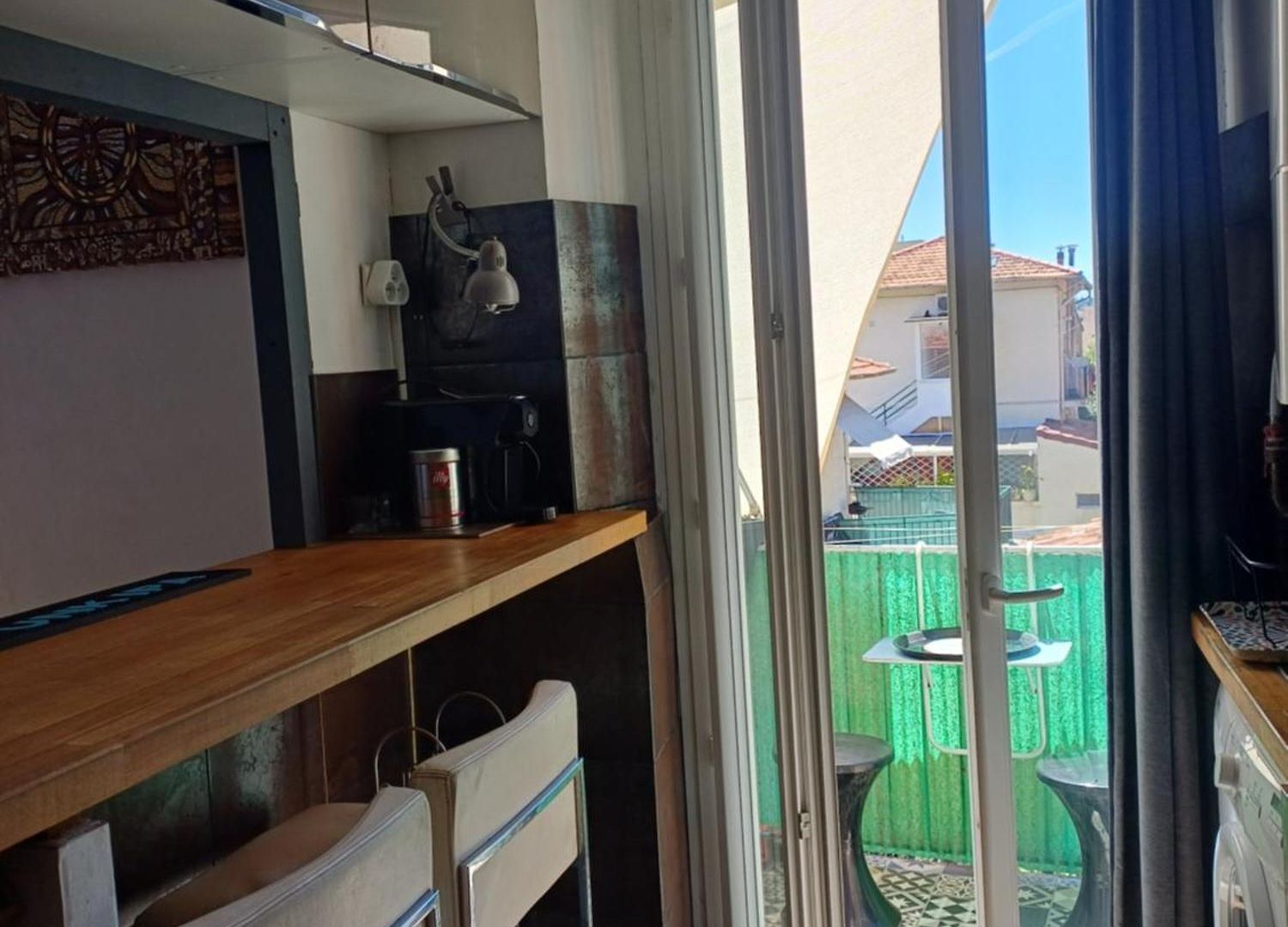 2p Renove Dans Bel Immeuble Nicois De Caractere * Nice