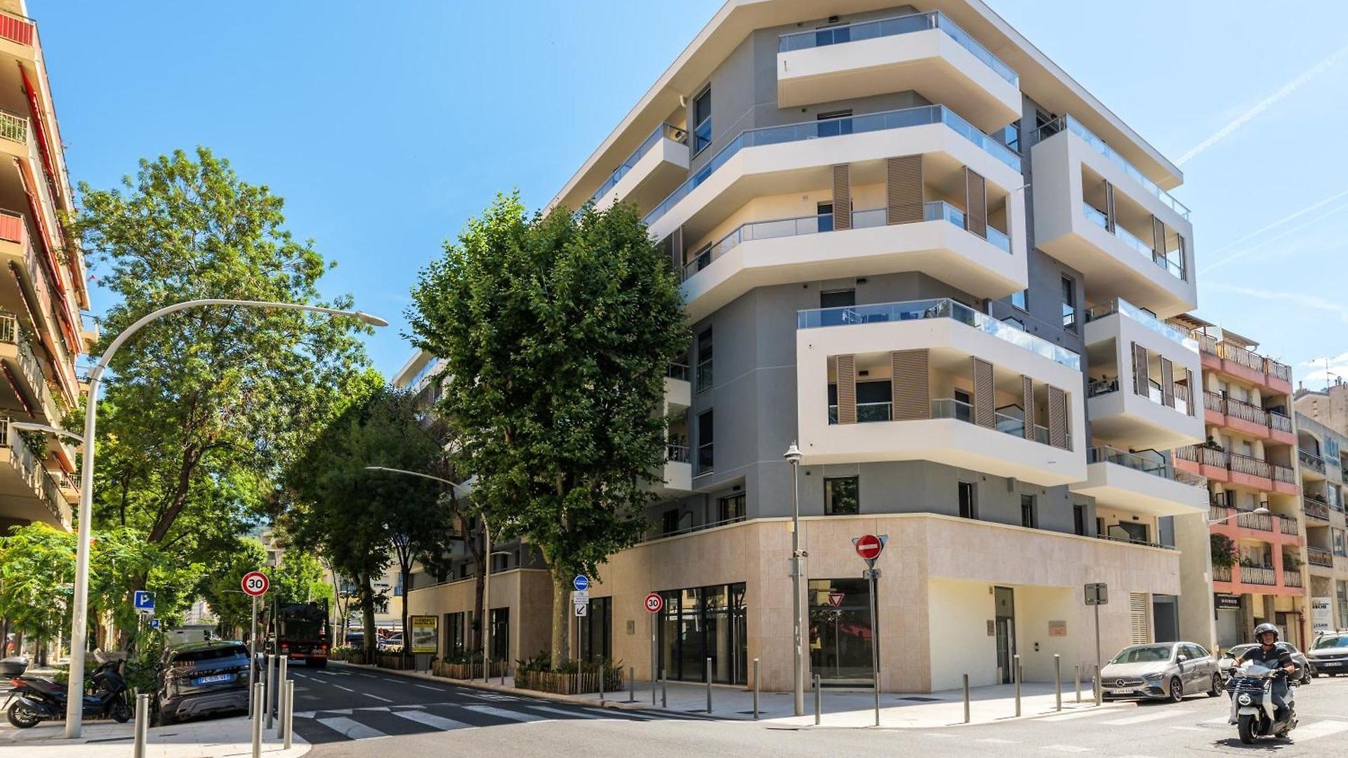 Apartment Spacious With Terrace And Parking