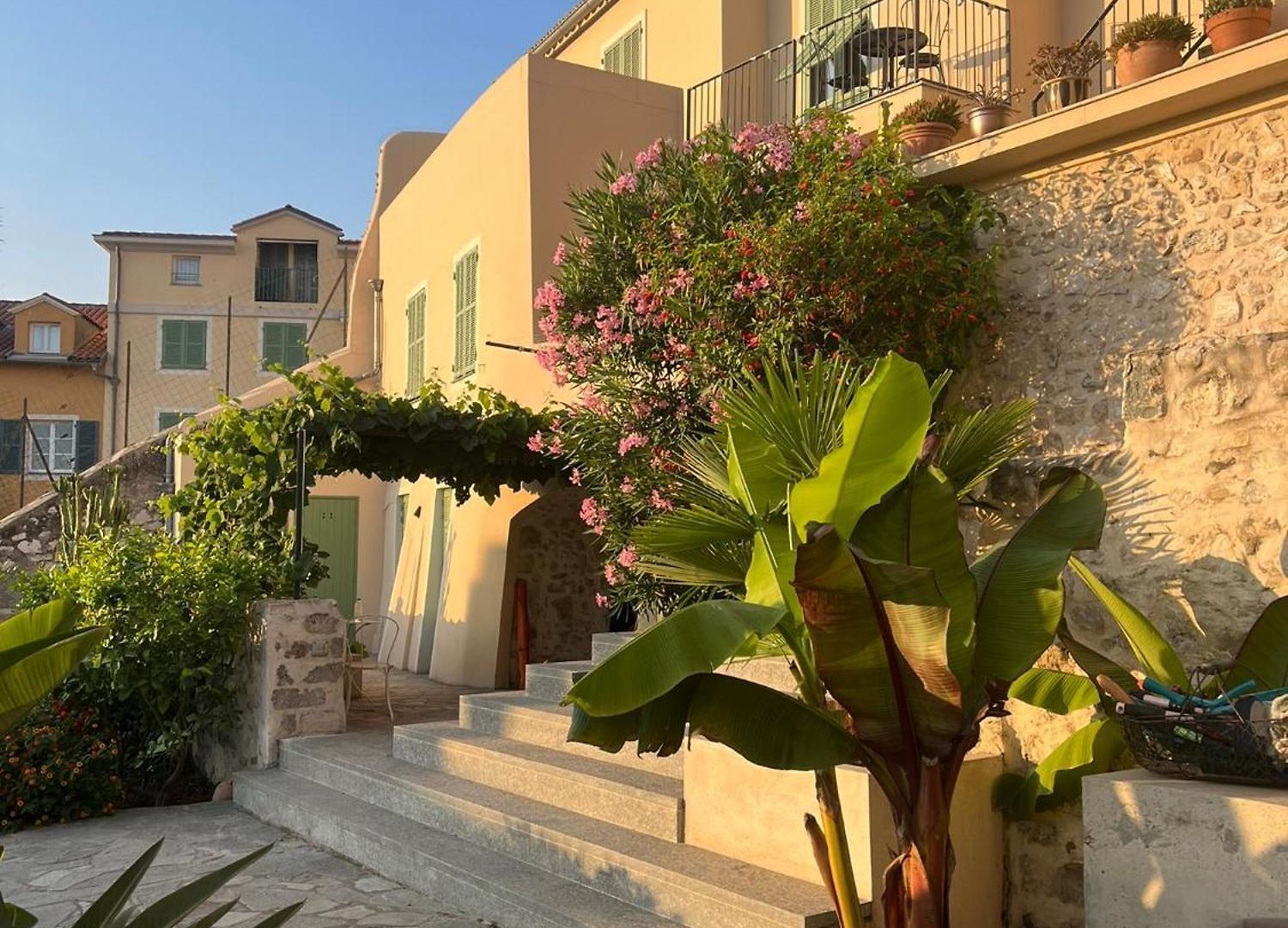 Unique Dans Le Vieux-nice! Avec Jardin Et Terrasse