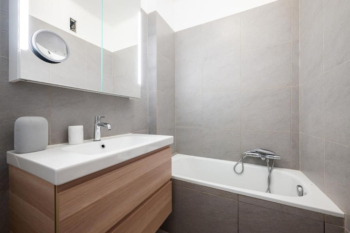 110 M2 Family, 3 Bedrooms Ac And Terrace 8 Min Away *