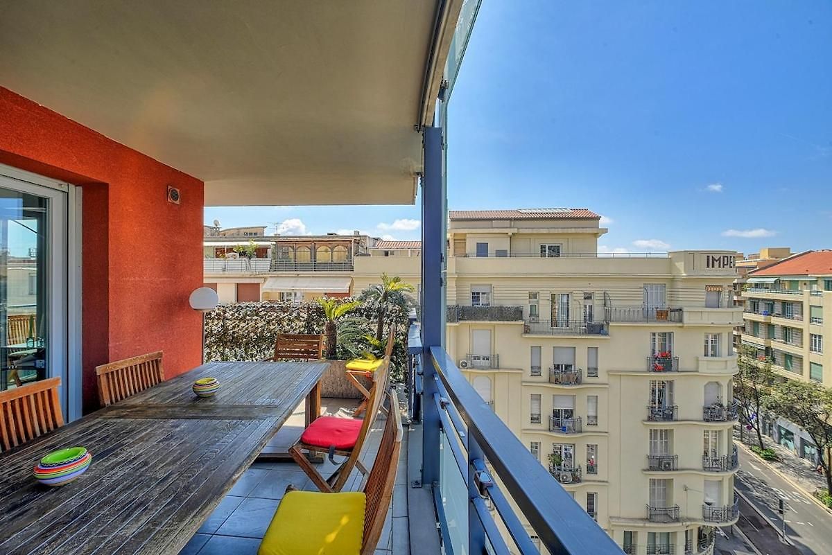 Lovely 4-bedroom Family In Apartment