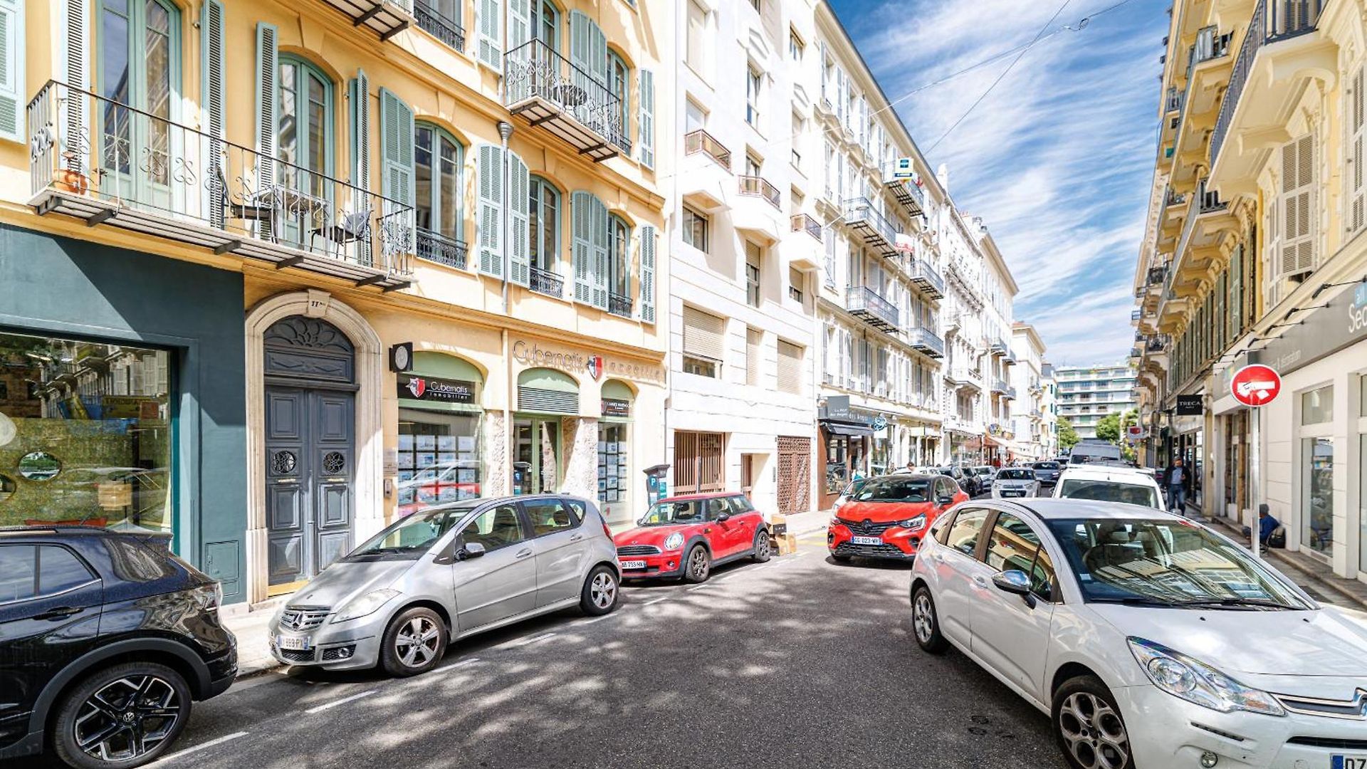 Charming 1 Bdr In The Center Nice