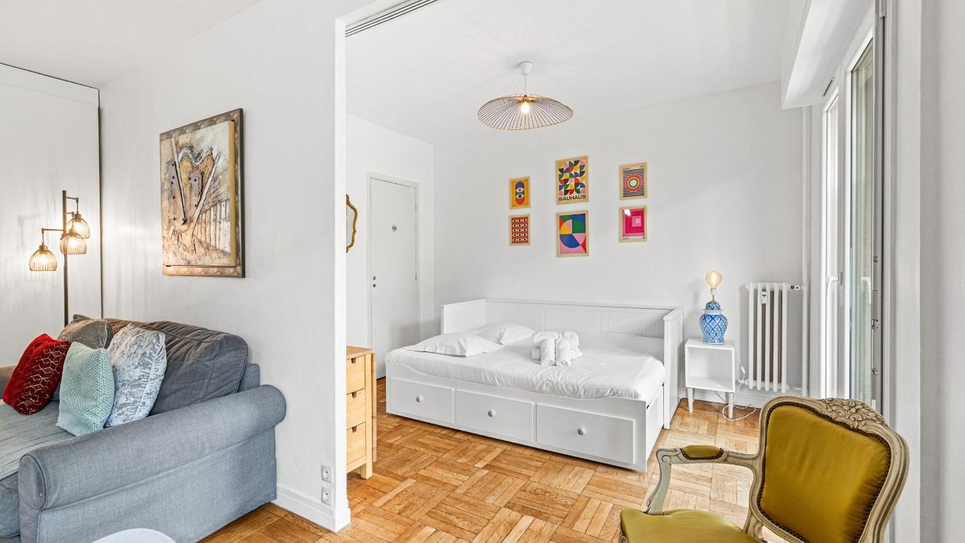 Comfortable & Bright 2 Bedroom Apartment