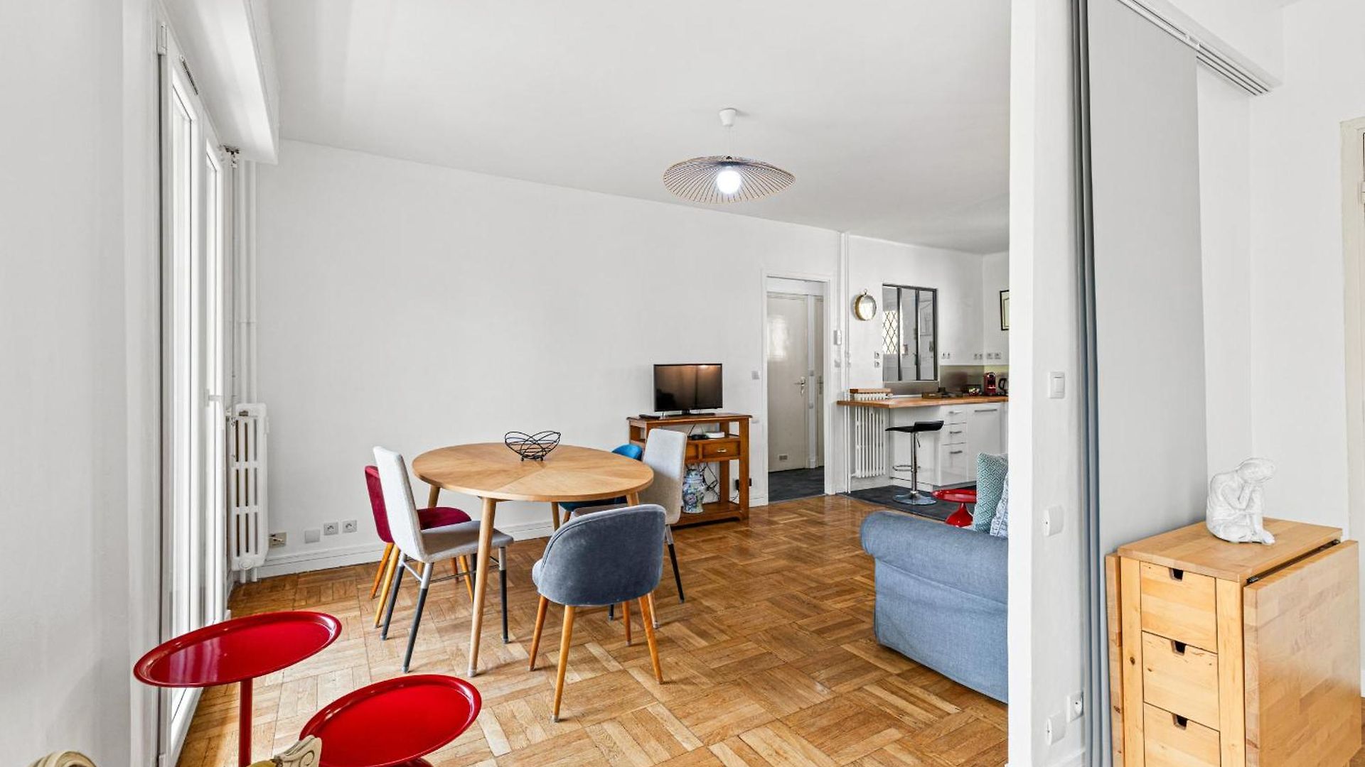 Comfortable & Bright 2 Bedroom Apartment Nice