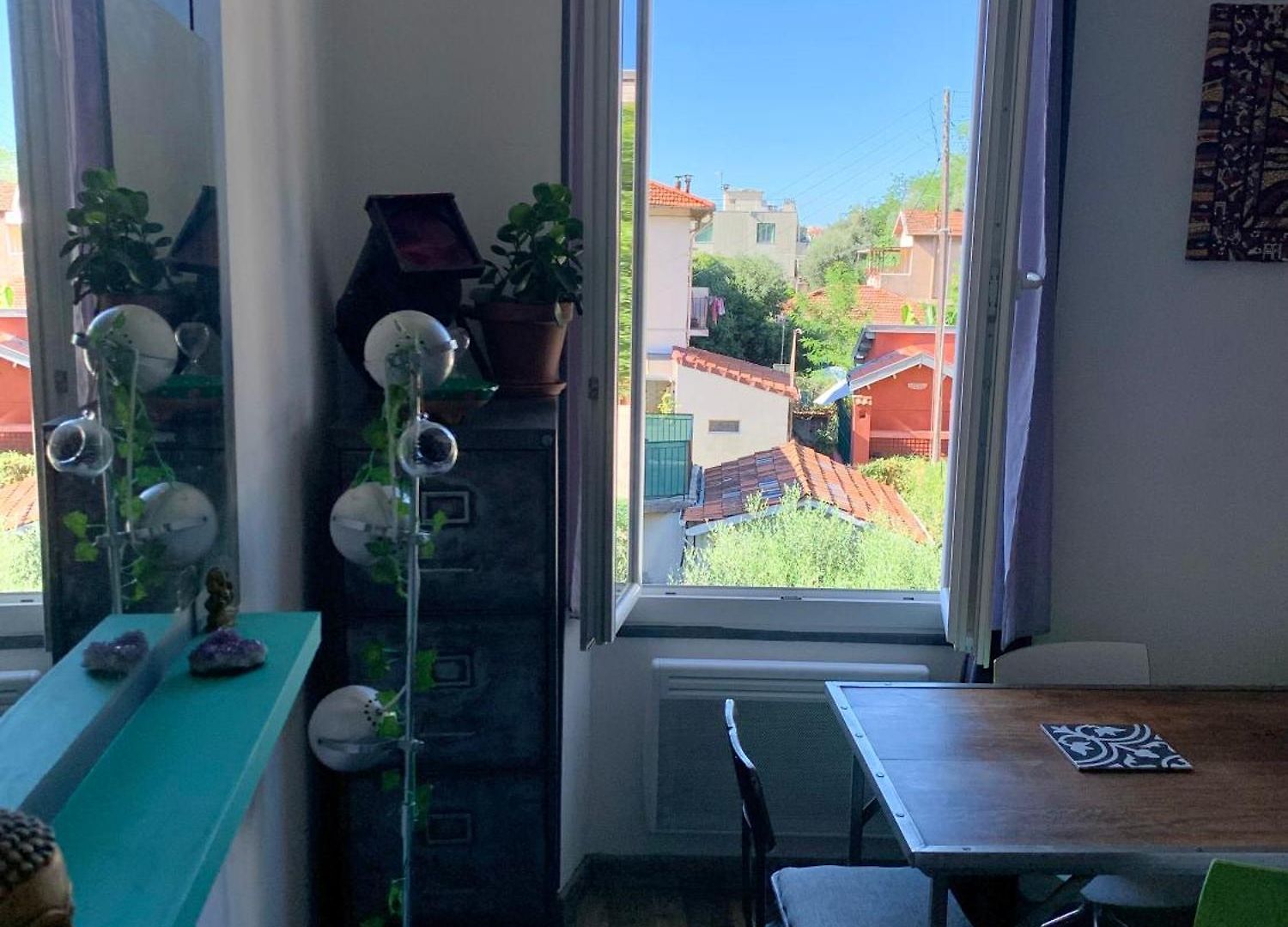 Apartment 2p Renove Dans Bel Immeuble Nicois De Caractere Nice