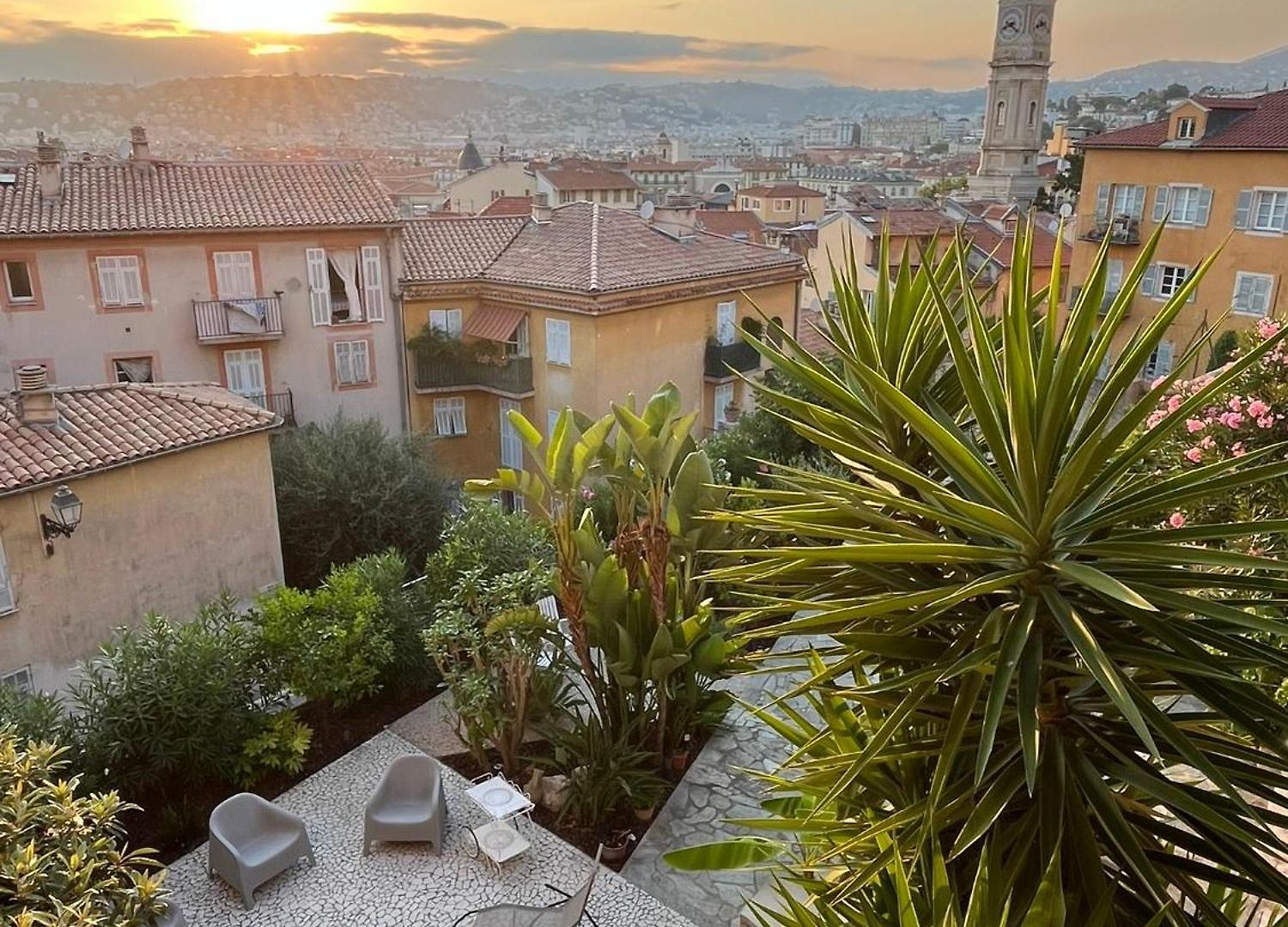 Apartment Unique Dans Le Vieux-nice! Avec Jardin Et Terrasse *