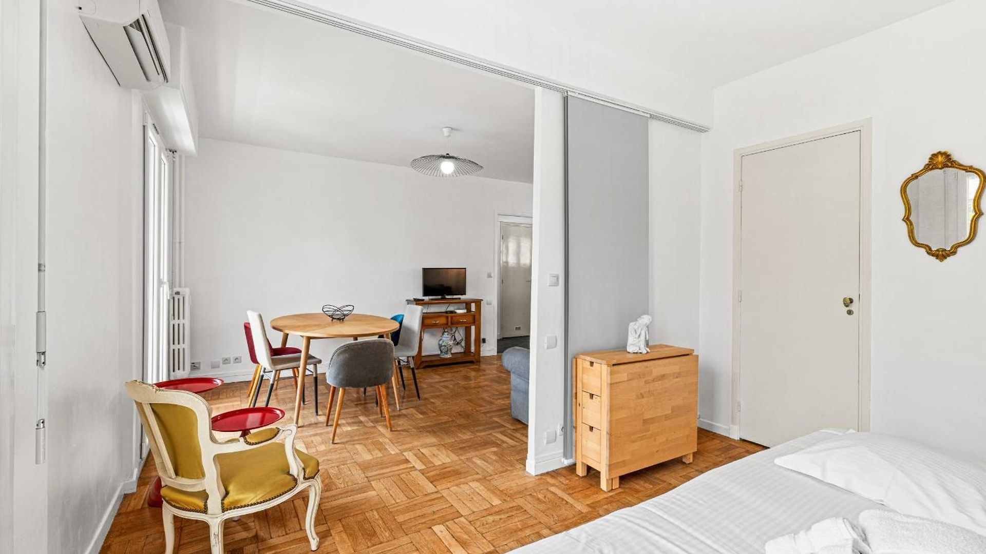 Comfortable & Bright 2 Bedroom *