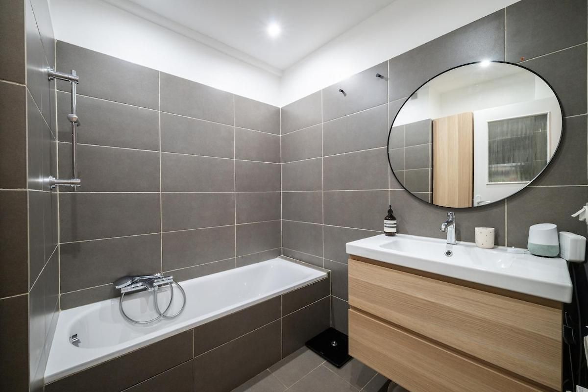 110 M2 Family, 3 Bedrooms Ac And Terrace 8 Min Away Apartment