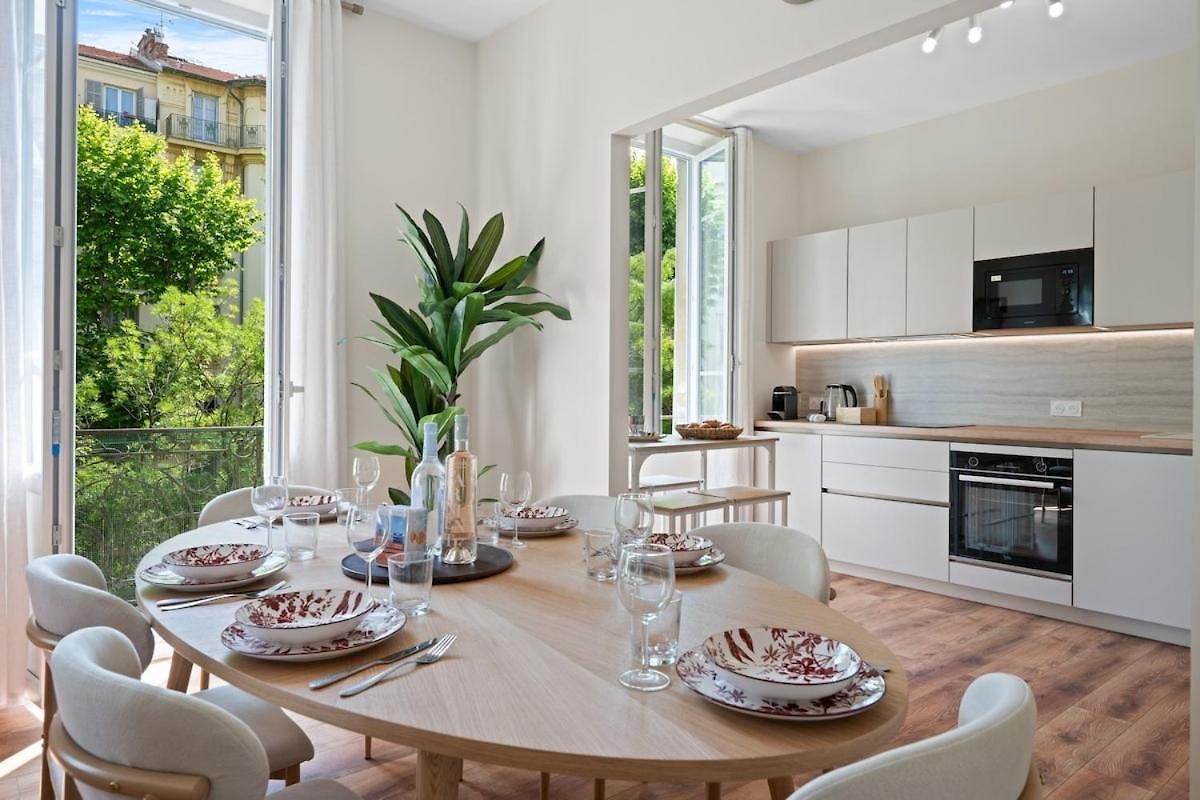 Spacious In Port Of Apartment