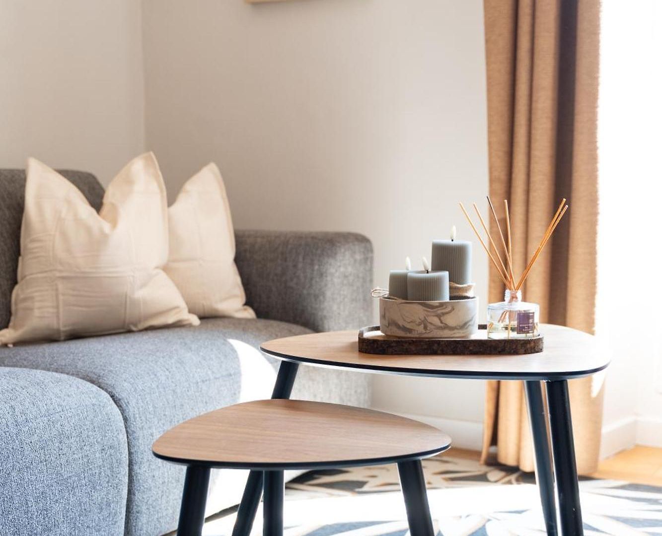 Bright 2 Center Apartment