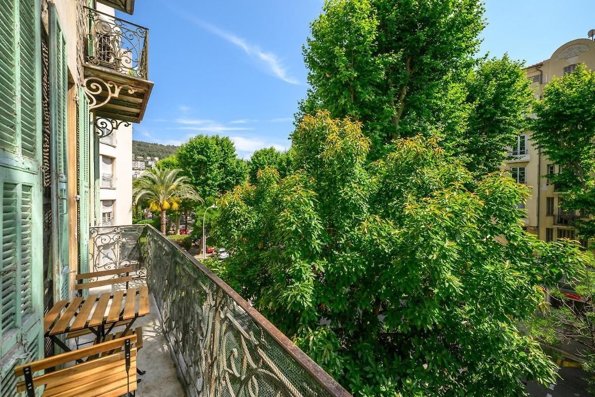 Spacious In Port Of * Nice