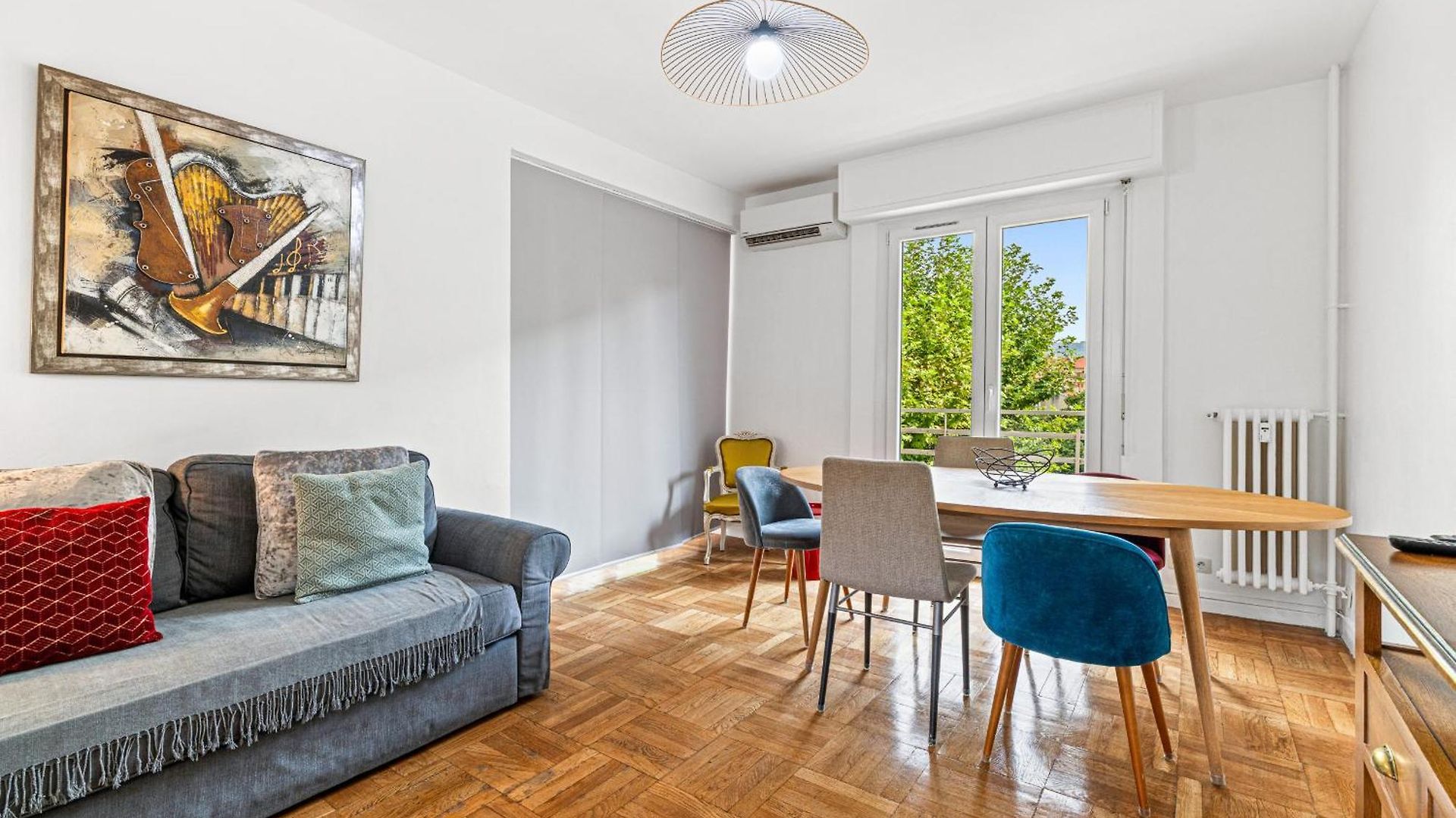 Comfortable & Bright 2 Bedroom Nice