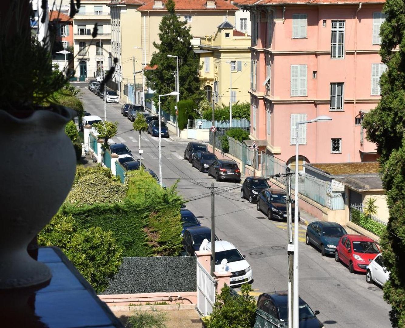 Climatise Et Proche De *