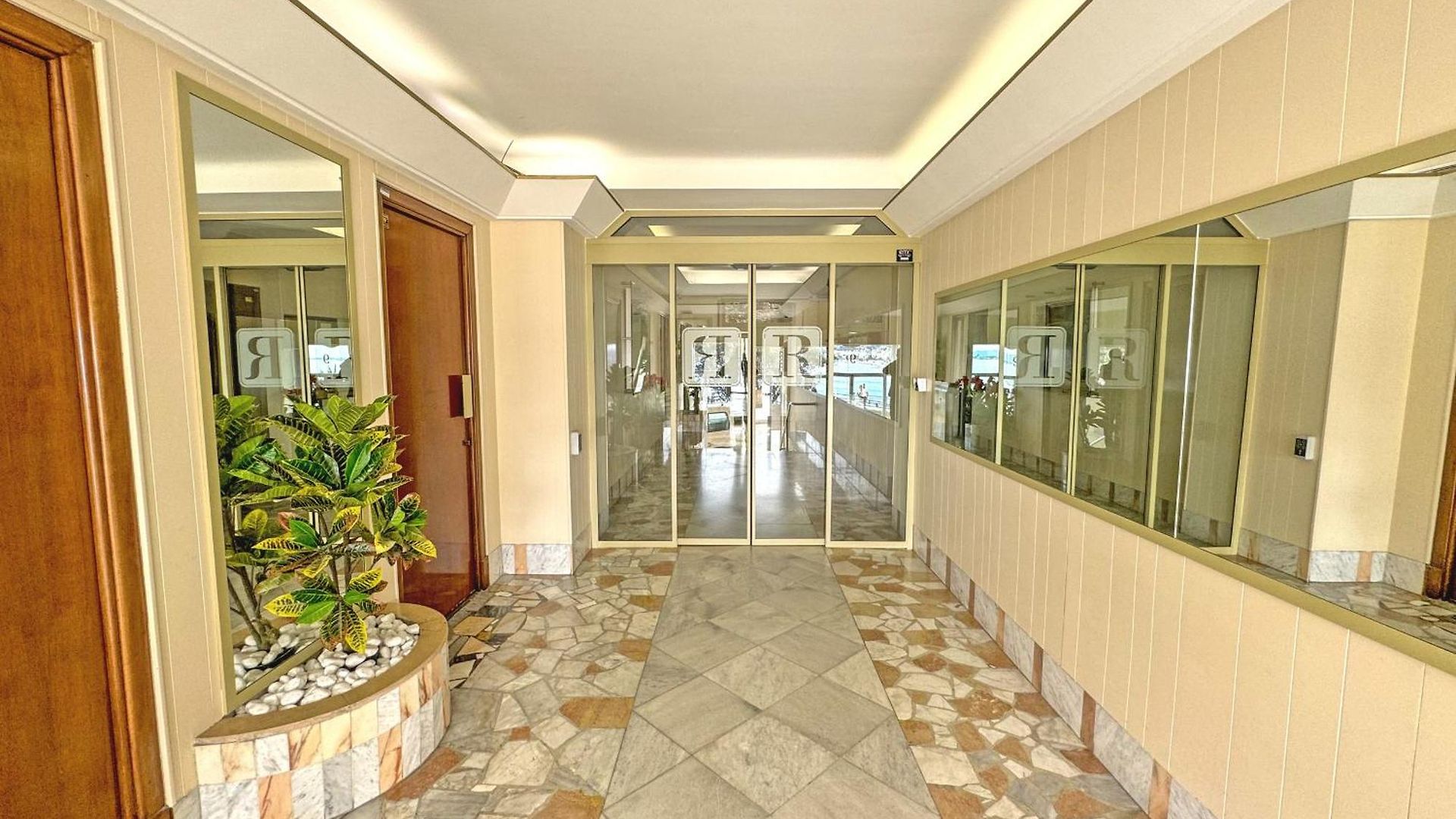 Apartment Exceptional Sea Front French Riviera *