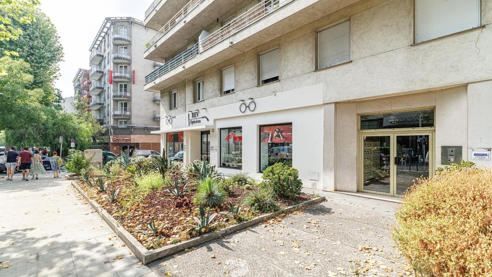 Comfortable & Bright 2 Bedroom *