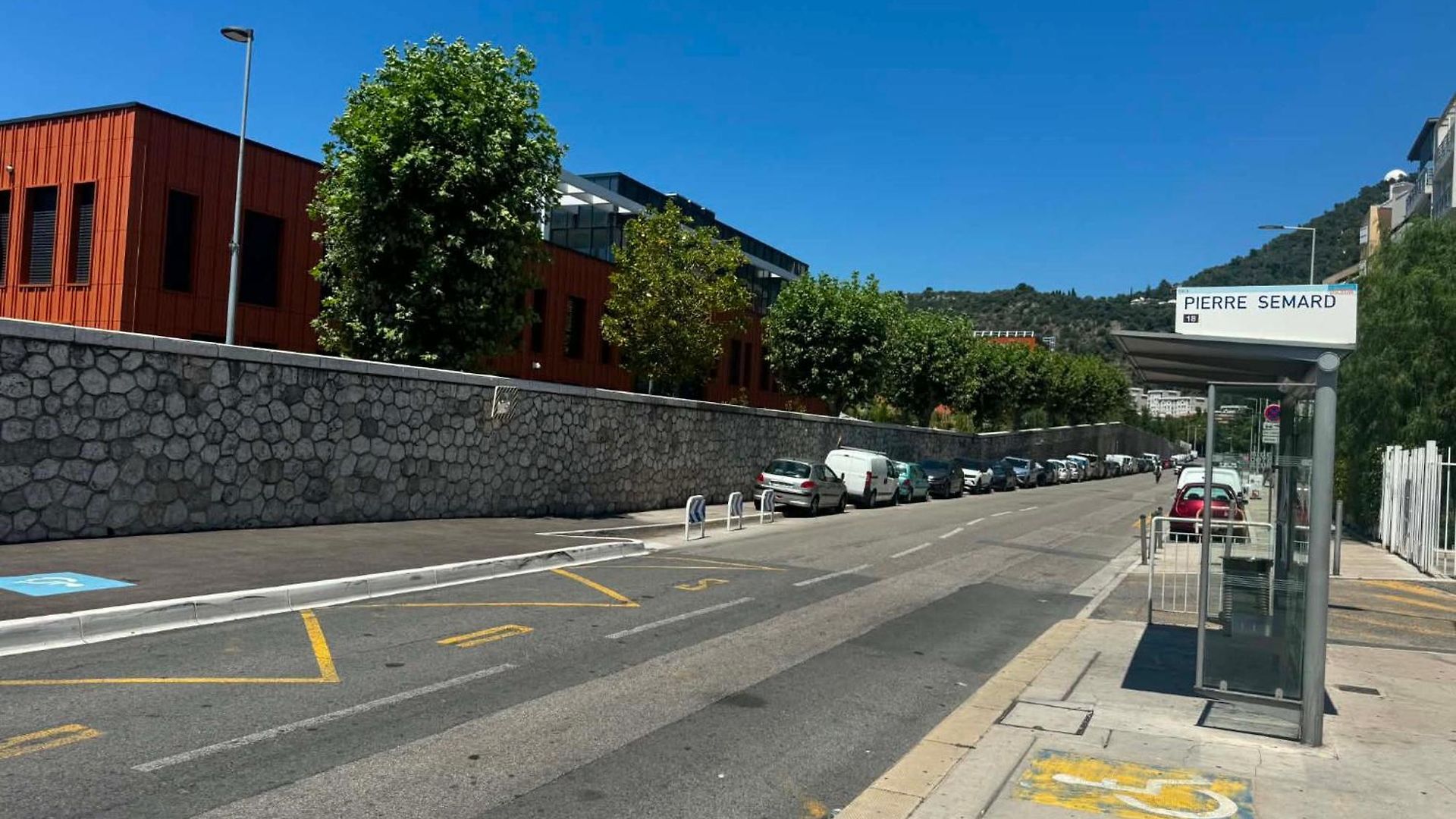 Moderne Avec Terrasse, Parking Et Clim Nice