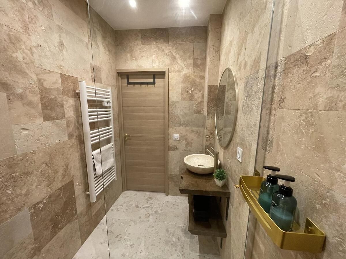 Joli Appartement Avec Jardin, 2 Chambres, Centre Ville De Nice