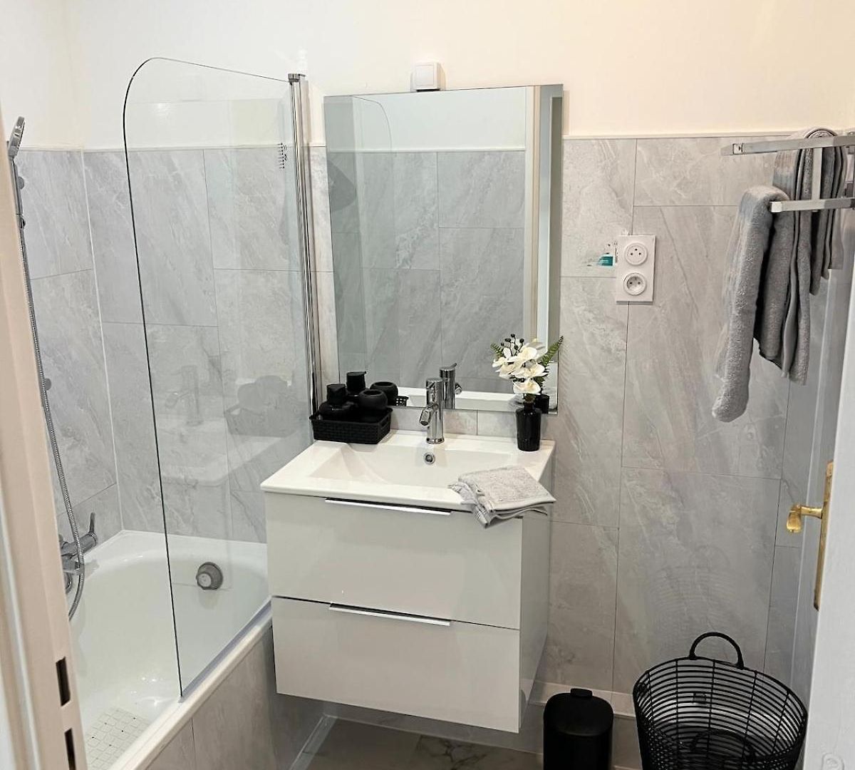Apartment Lumineux, 5 Min De La Plage, 2 Personnes, Calme Nice
