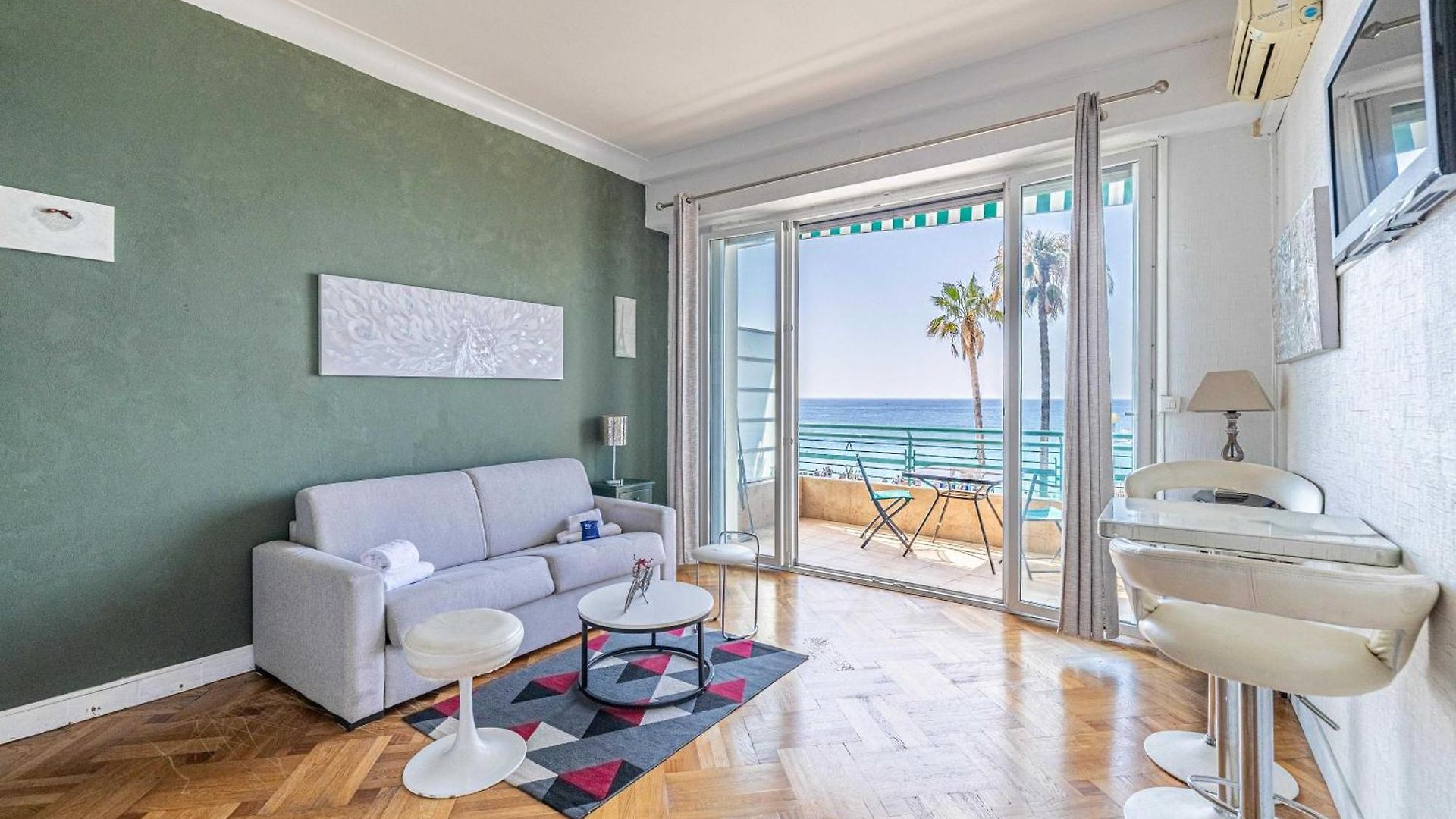 Charming A C 2p By The Seafront -