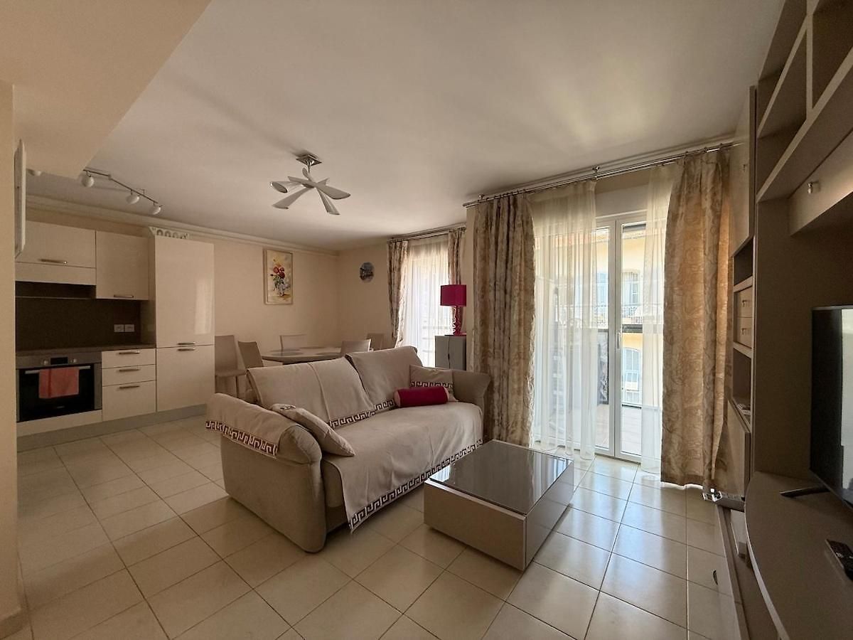 Centre - 2 Chambres, Balcons, Parking Prive * Nice