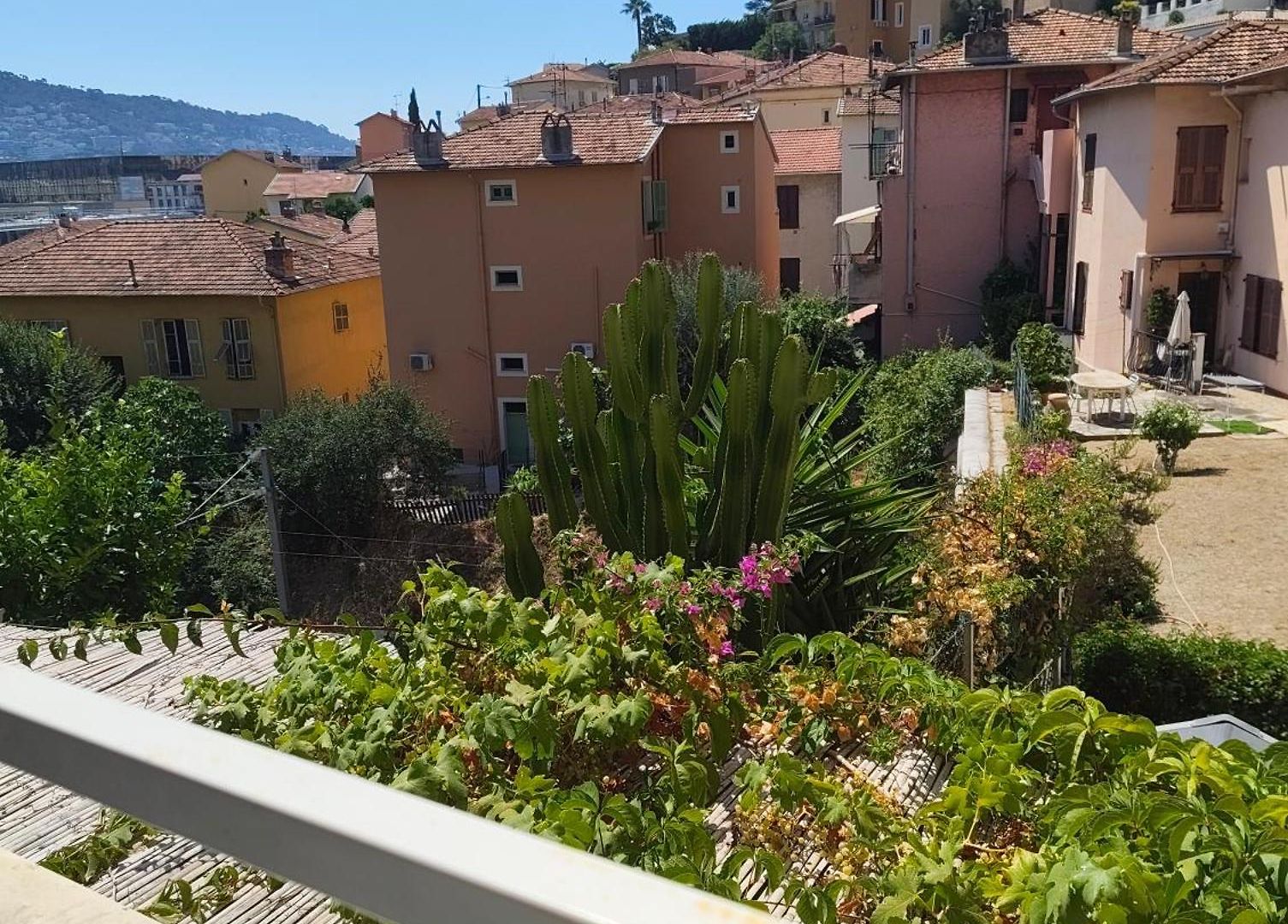 28 Av J-richepin Apartment