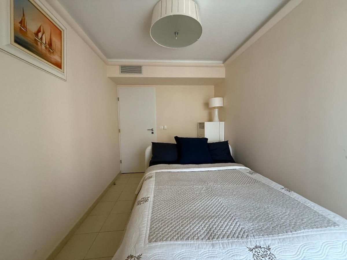 Apartment Centre - 2 Chambres, Balcons, Parking Prive