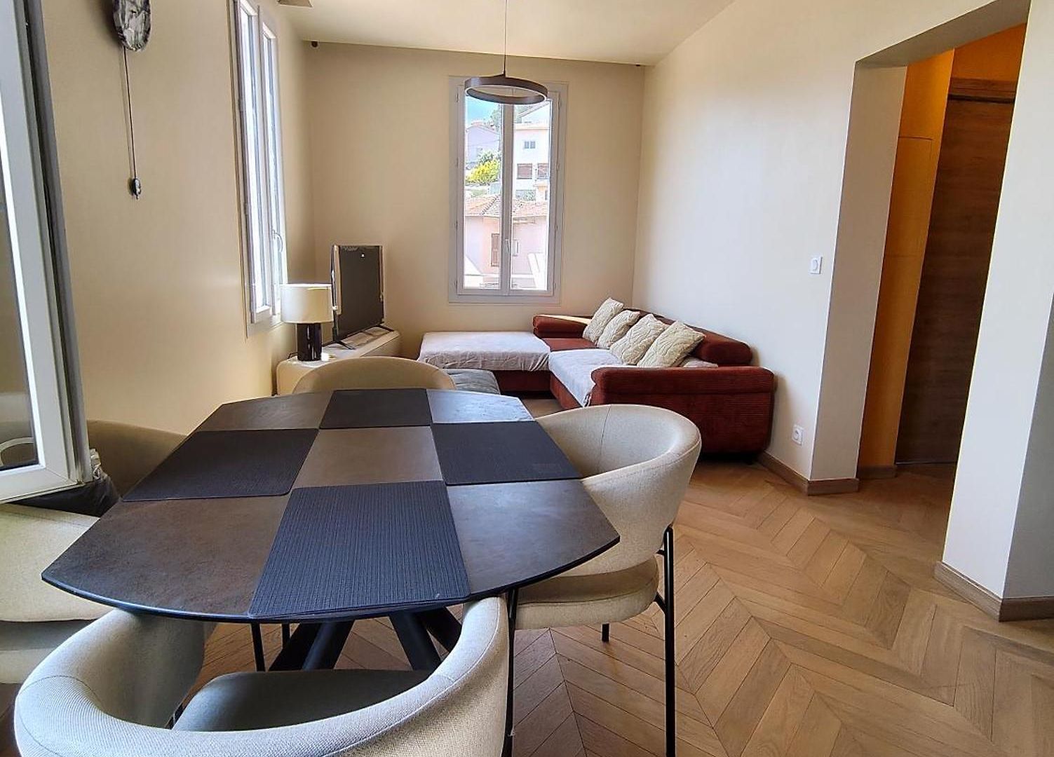 28 Av J-richepin Apartment