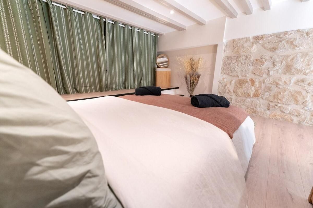 Downtown Duplex, Clim, 15 Min Walk To The Sea *