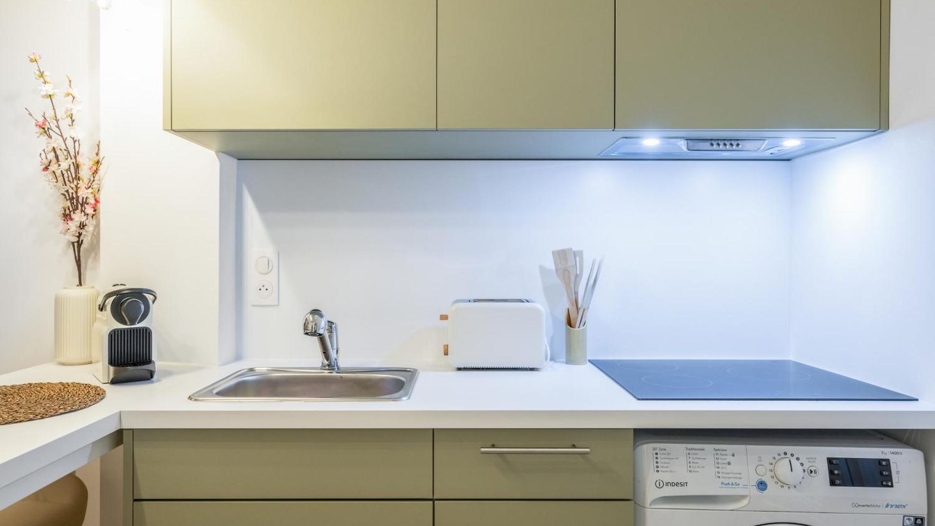 2 Bedroom Near Sea Apartment