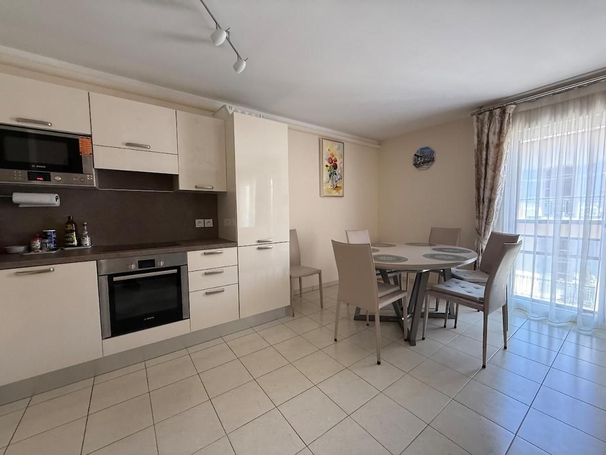 Centre - 2 Chambres, Balcons, Parking Prive Apartment *