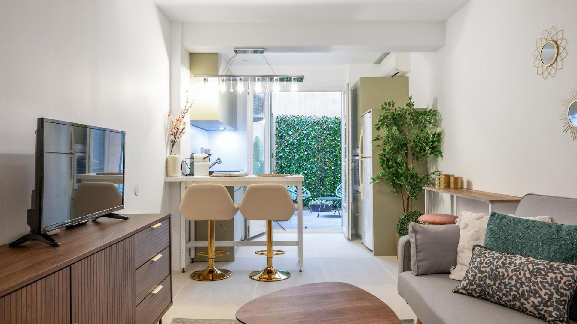2 Bedroom Near Sea Apartment