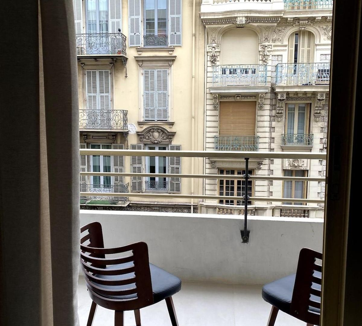Chic 1-br With Terrace, Ac & Wi-fi Apartment *