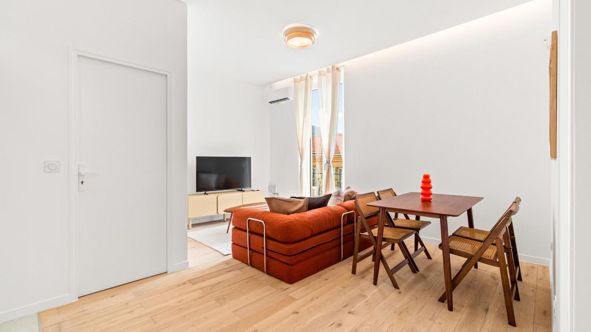 Apartment Bright & Charming 1 Bedroom *
