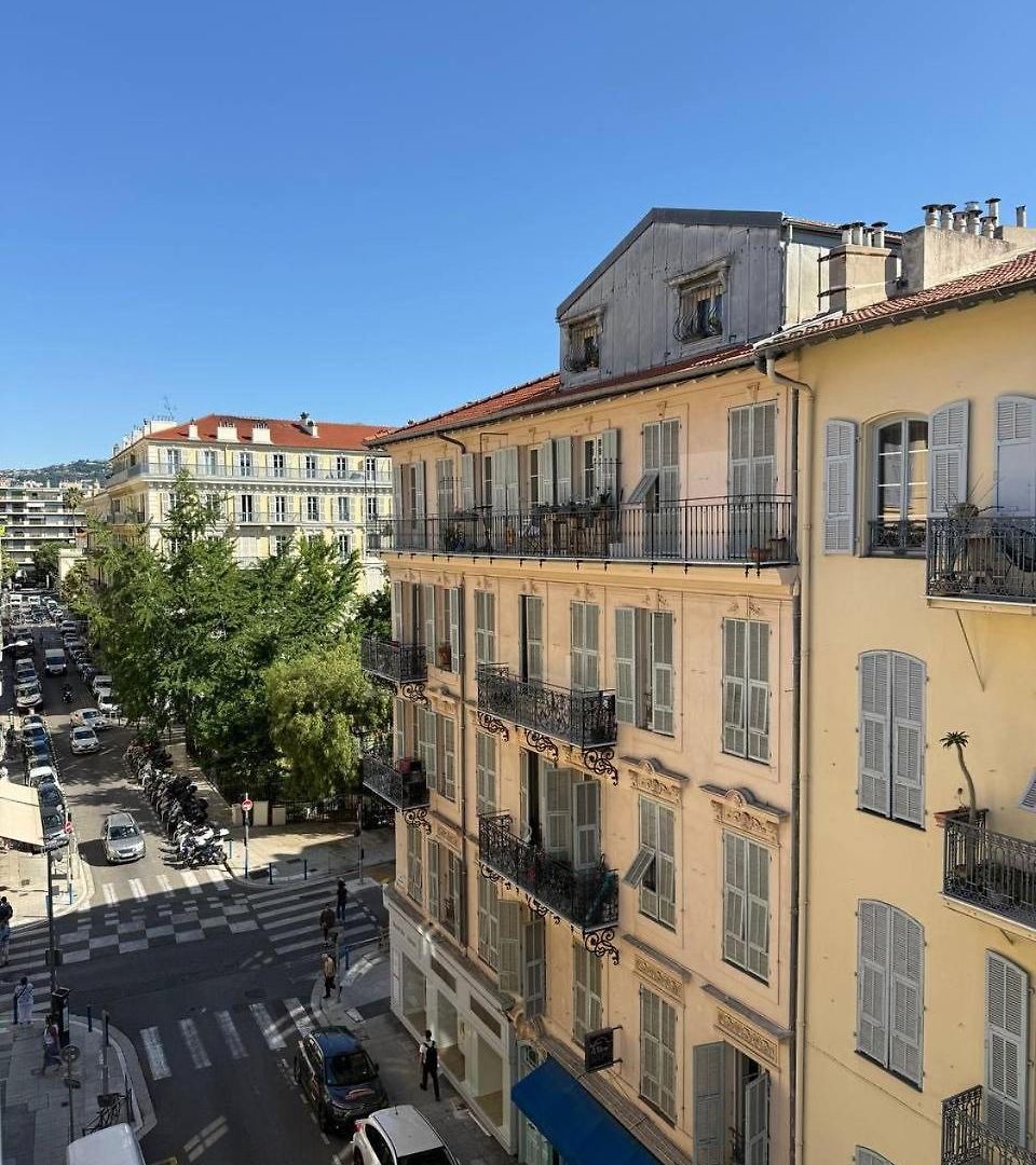 Centre - 2 Chambres, Balcons, Parking Prive * Nice