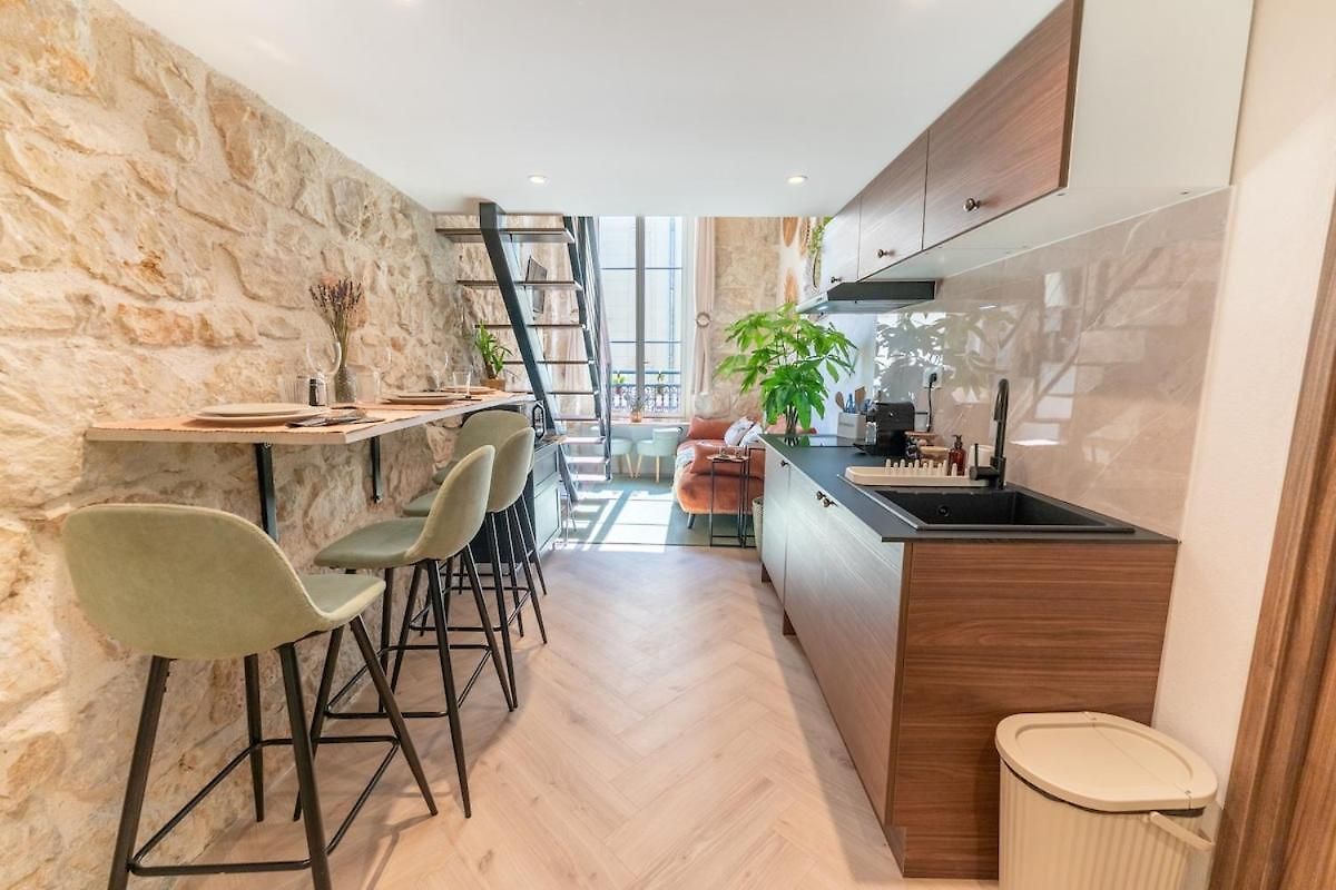 Apartment Downtown Duplex, Clim, 15 Min Walk To The Sea *