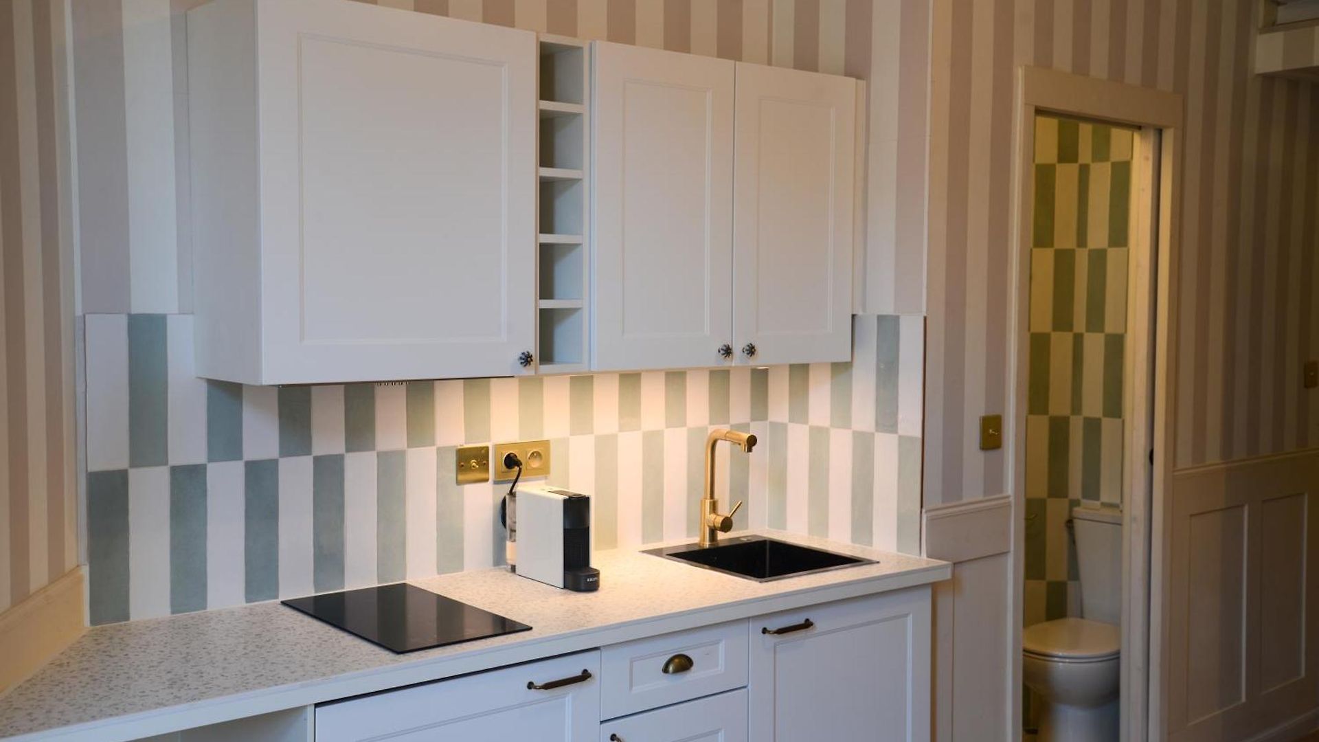 The Sailor's Apartment *