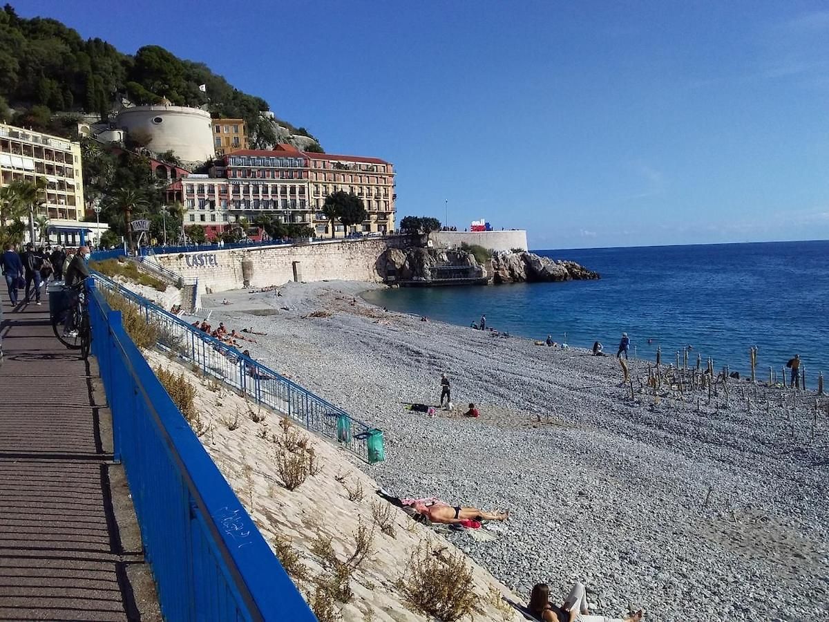 Location In Nice! 2 Bedrooms Sleeps 4 *