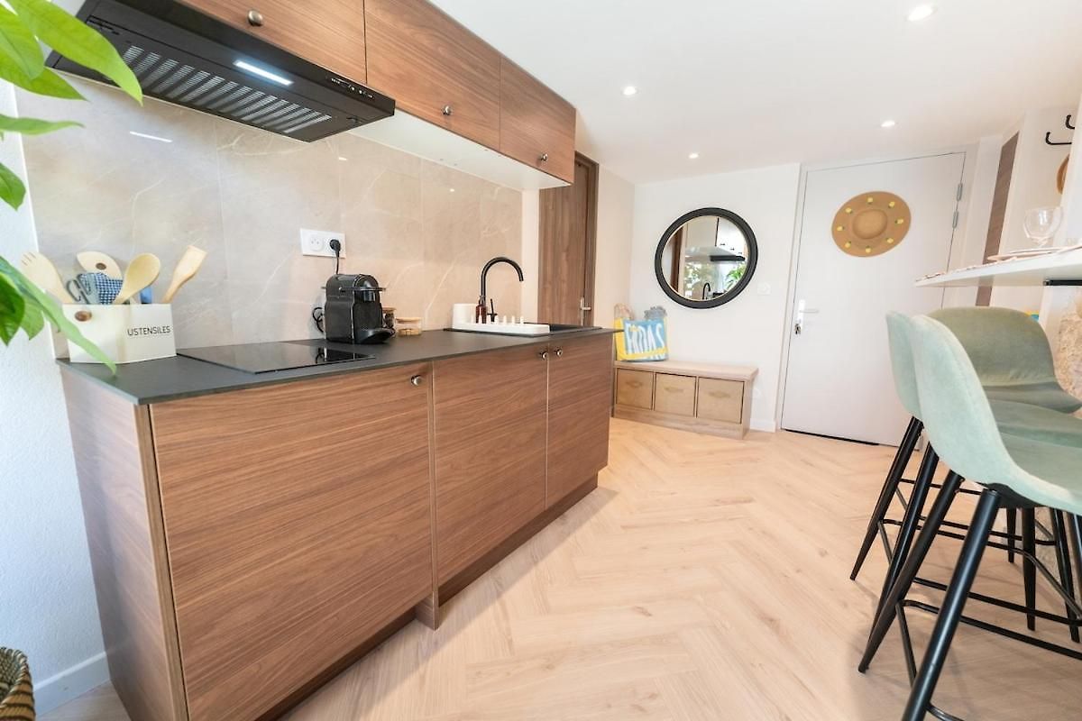 Downtown Duplex, Clim, 15 Min Walk To The Sea Apartment *
