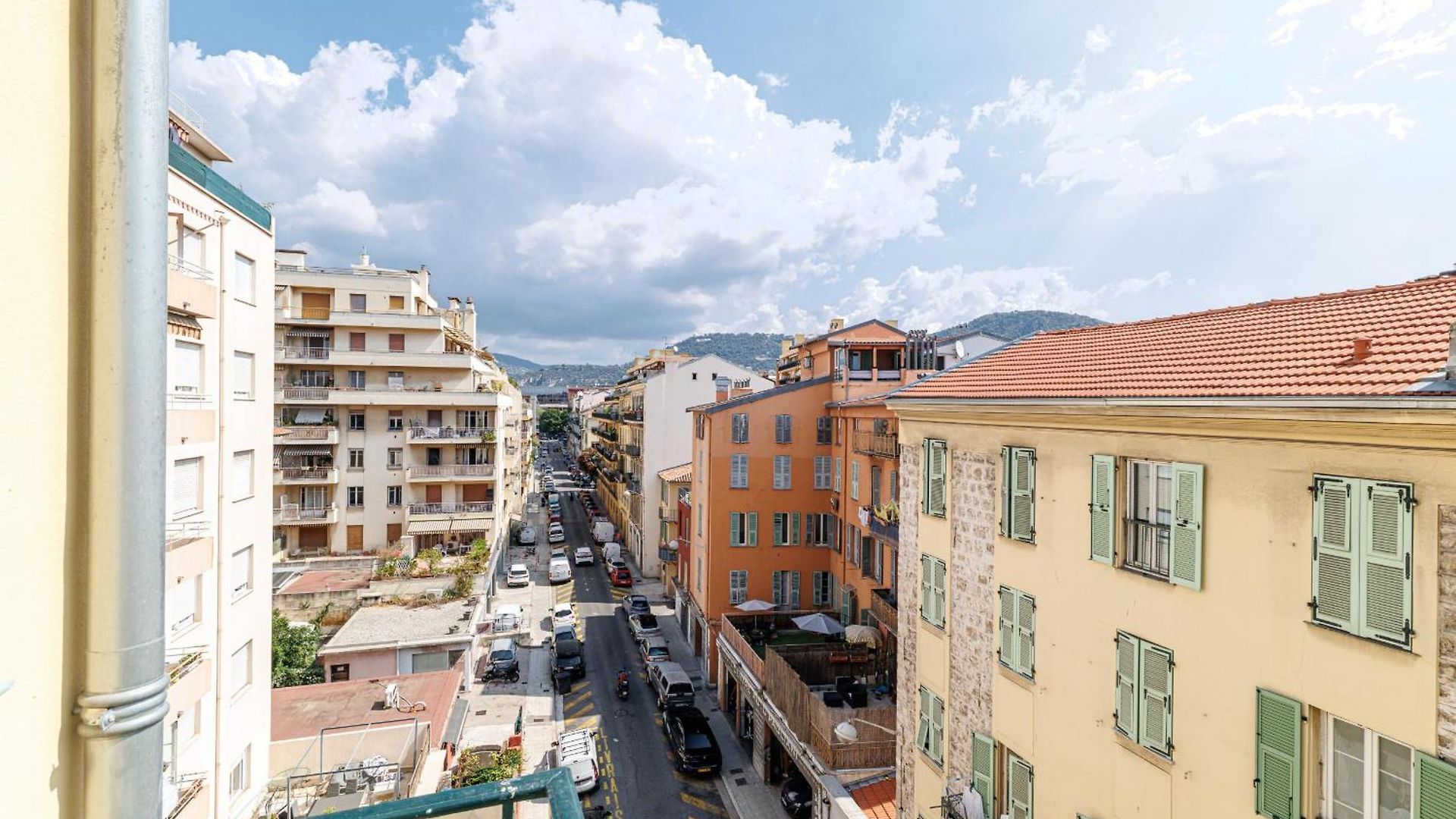 Bright & Charming 1 Bedroom Apartment Nice