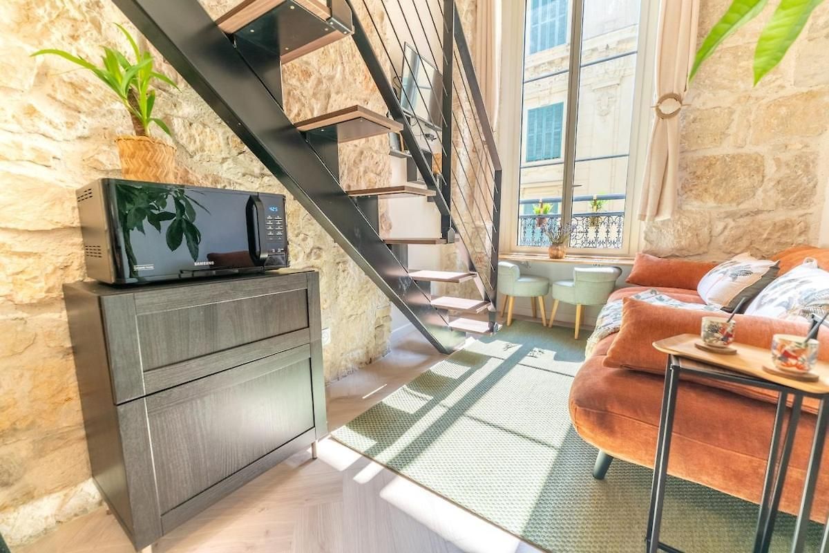 Downtown Duplex, Clim, 15 Min Walk To The Sea *