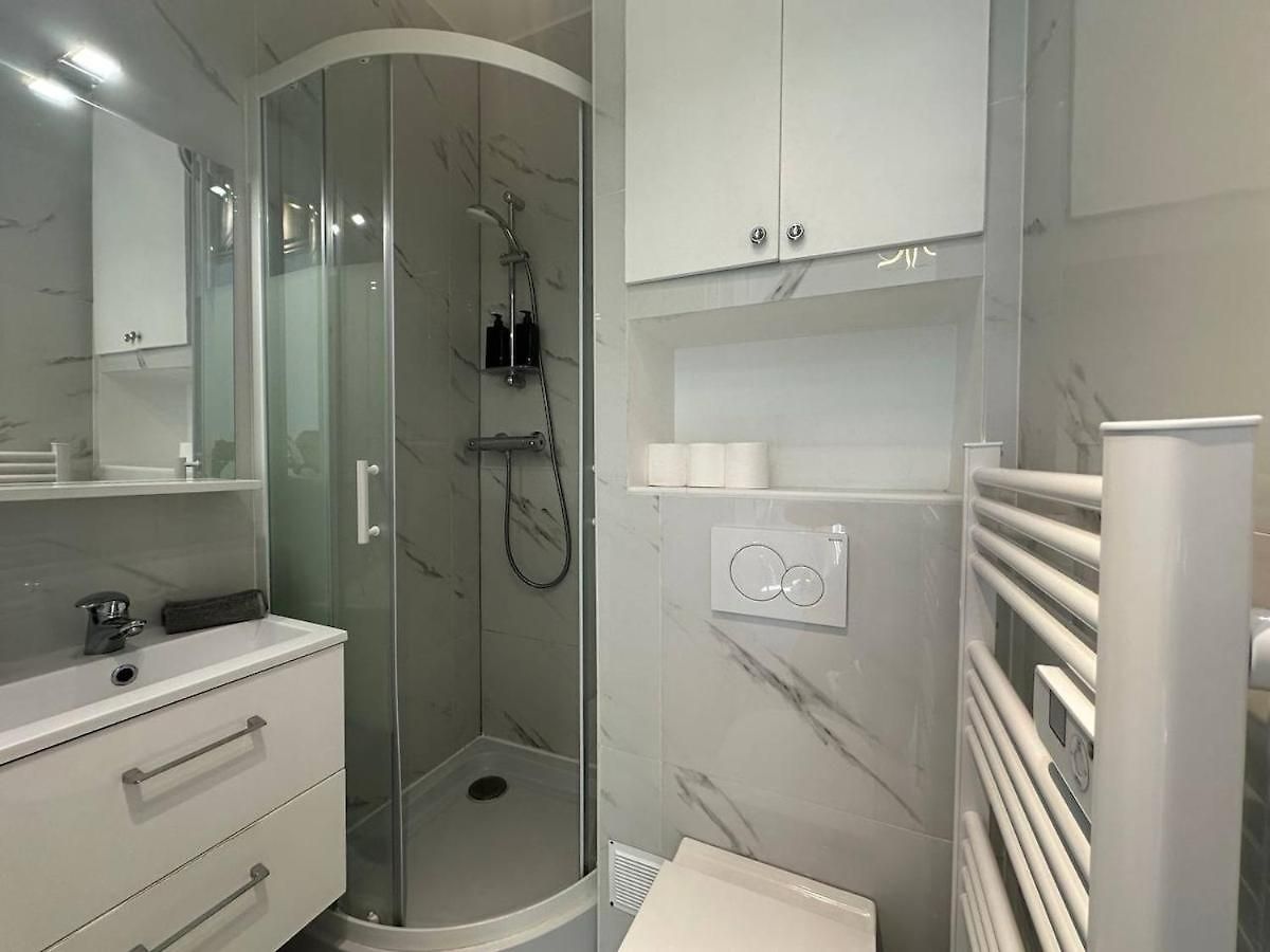 Blue Horizon 6 Air Conditioning 4 Minutes Apartment