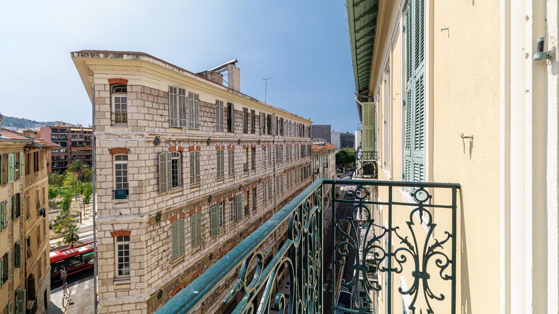 Apartment Bright & Charming 1 Bedroom *