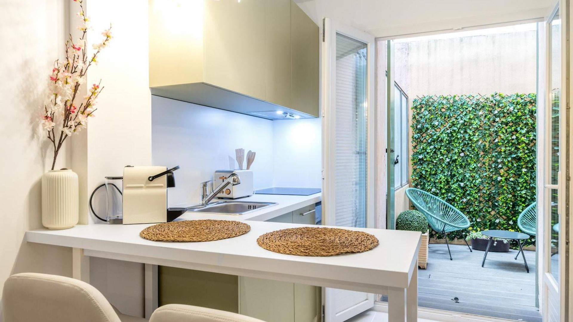 2 Bedroom Near Sea Apartment *