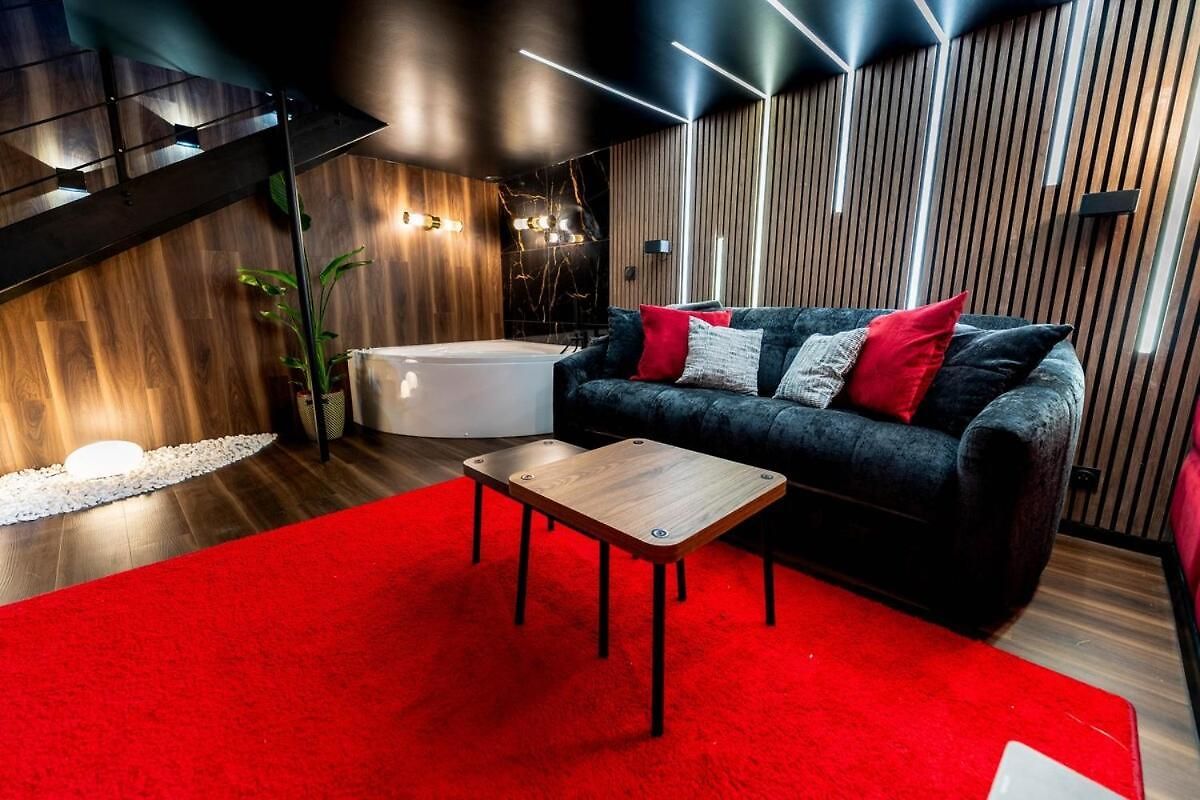 Cinema Apartment *