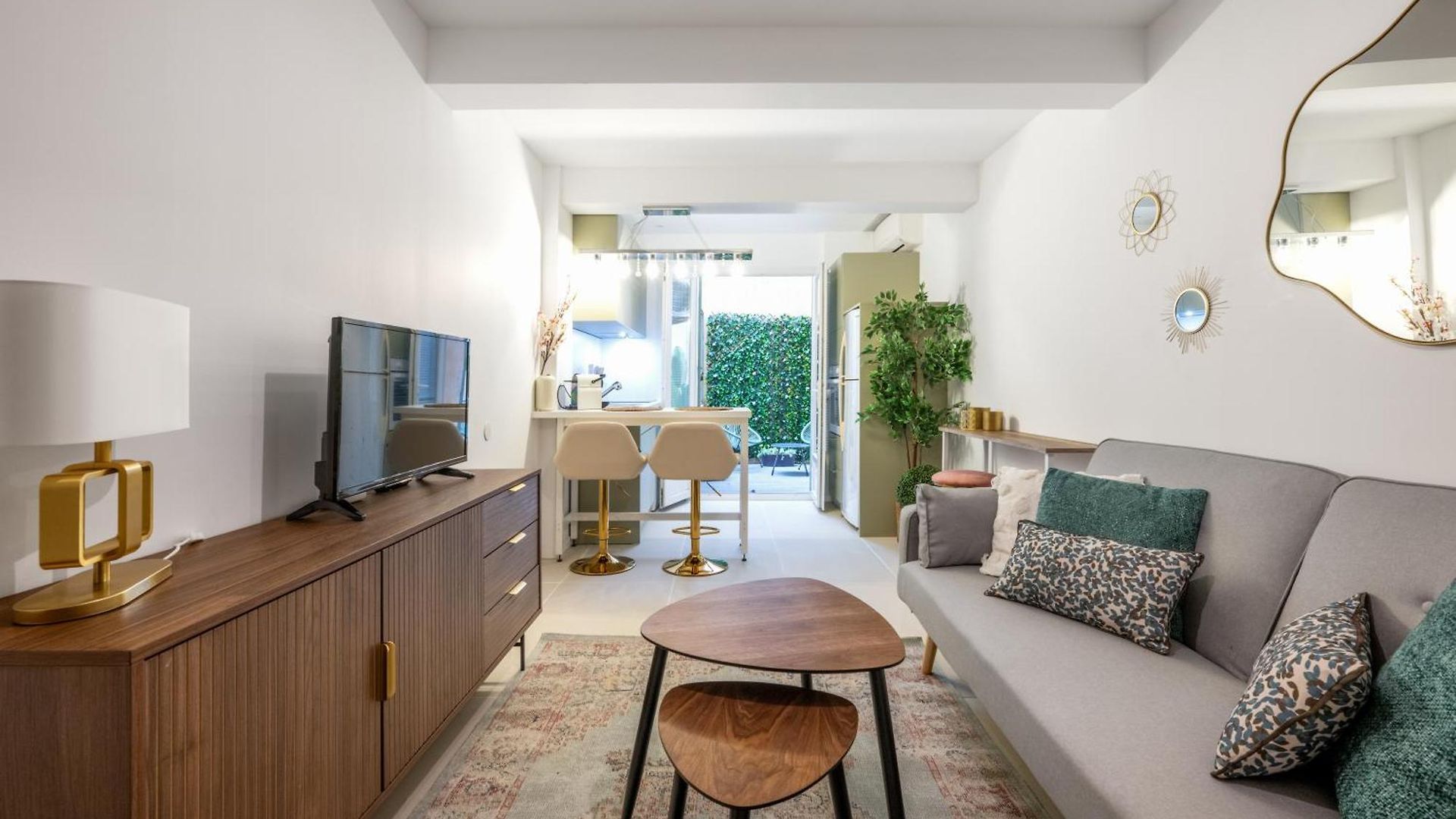 2 Bedroom Near Sea Apartment