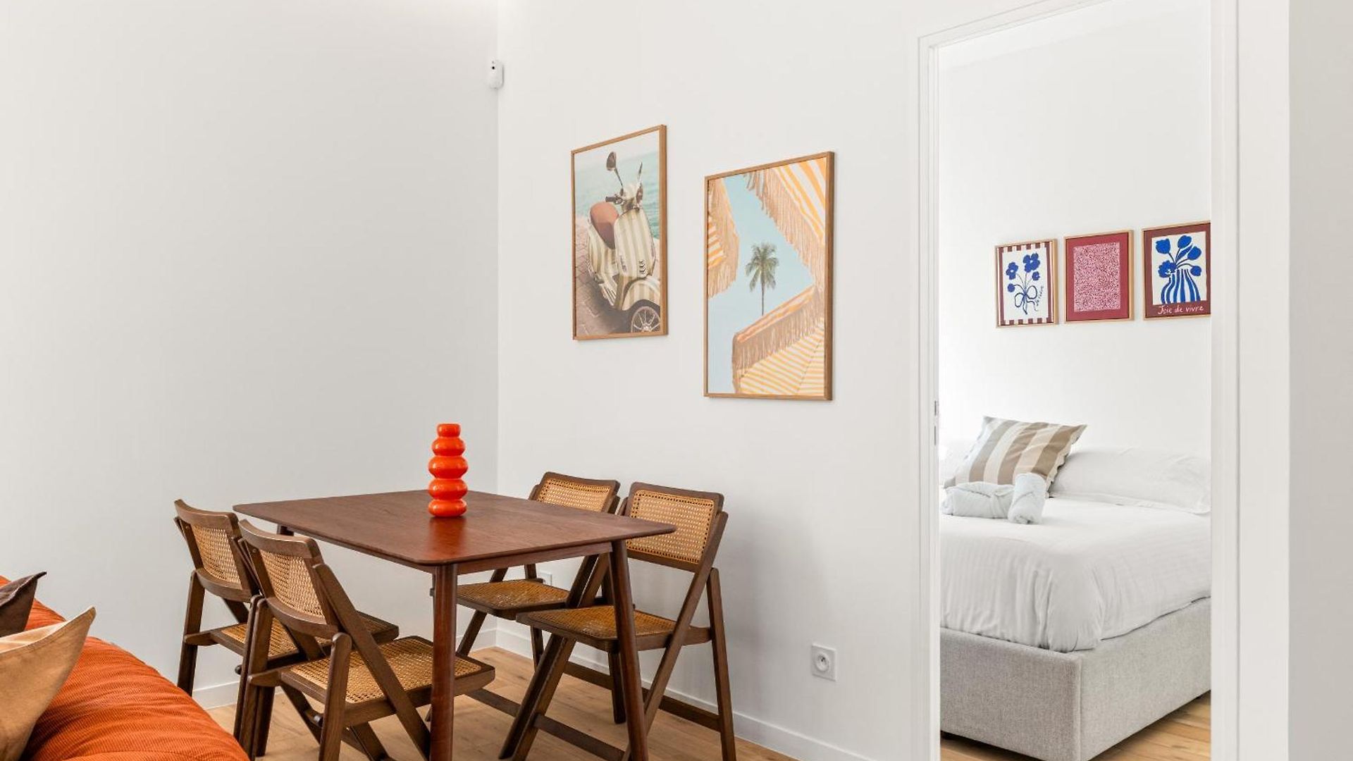 Bright & Charming 1 Bedroom Apartment *
