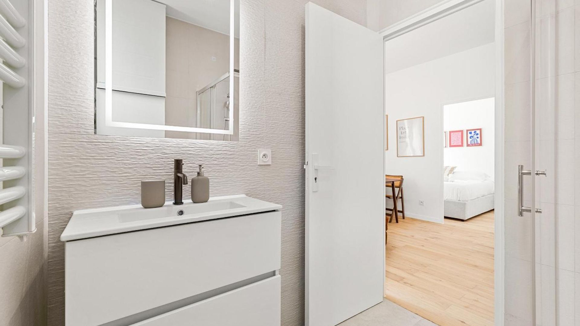 Apartment Bright & Charming 1 Bedroom *