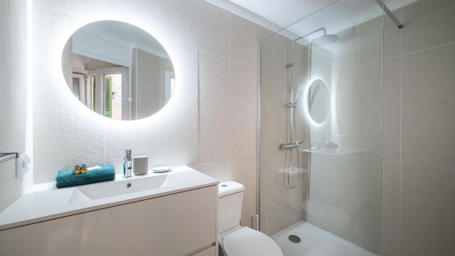 2 Bedroom Near Sea Apartment *